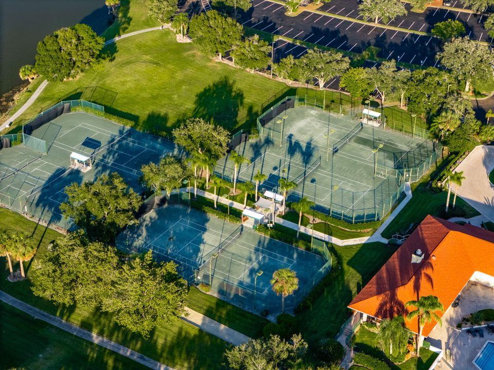 En Venta: $549,000 (3 camas, 2 baños, 2562 Pies cuadrados)