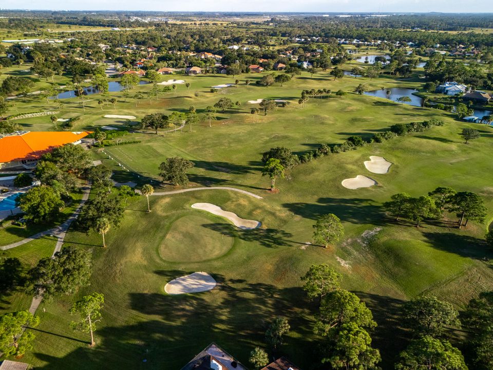 En Venta: $549,000 (3 camas, 2 baños, 2562 Pies cuadrados)