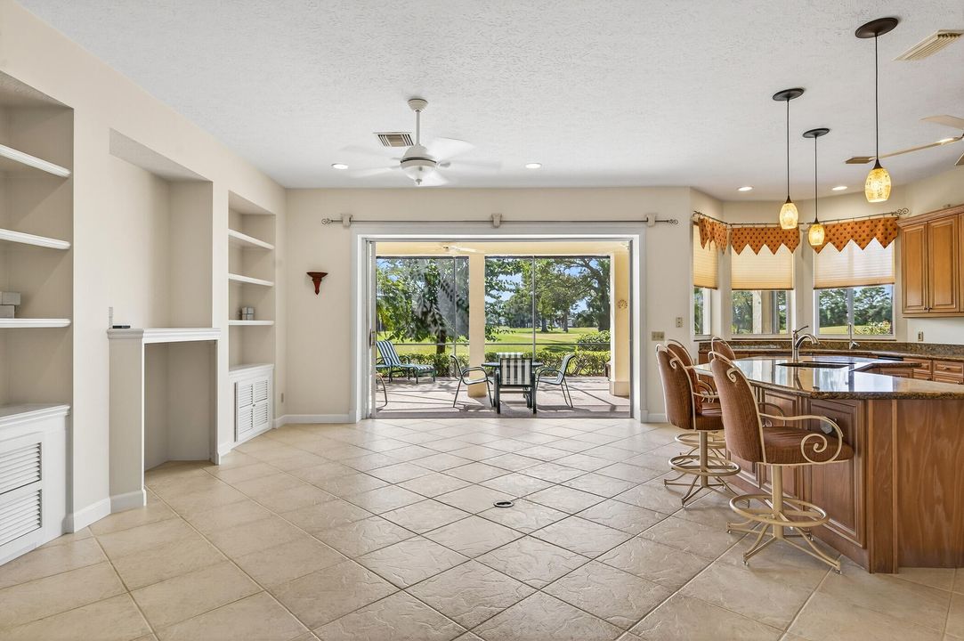 En Venta: $549,000 (3 camas, 2 baños, 2562 Pies cuadrados)