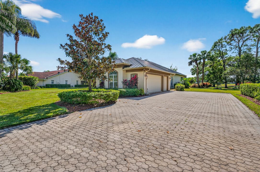 En Venta: $549,000 (3 camas, 2 baños, 2562 Pies cuadrados)