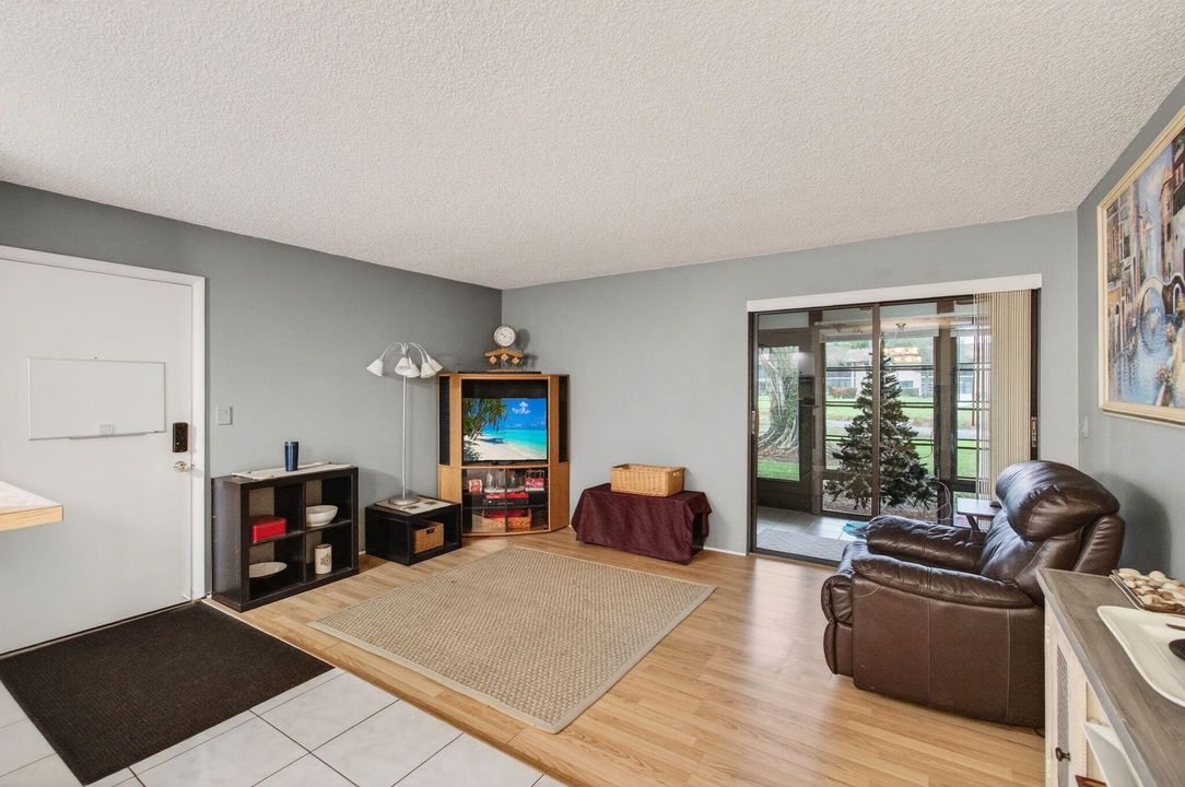 En Renta: $1,995 (2 camas, 2 baños, 940 Pies cuadrados)