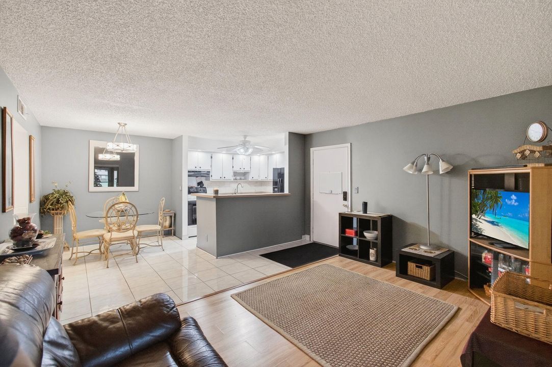 En Renta: $1,995 (2 camas, 2 baños, 940 Pies cuadrados)