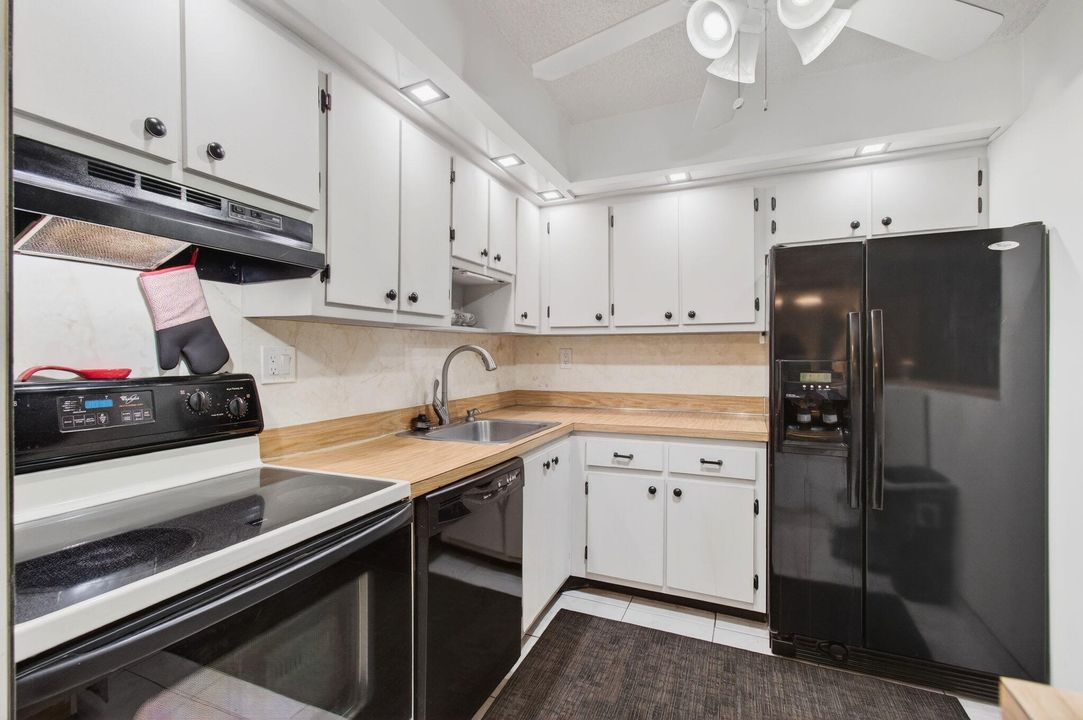 En Renta: $1,995 (2 camas, 2 baños, 940 Pies cuadrados)