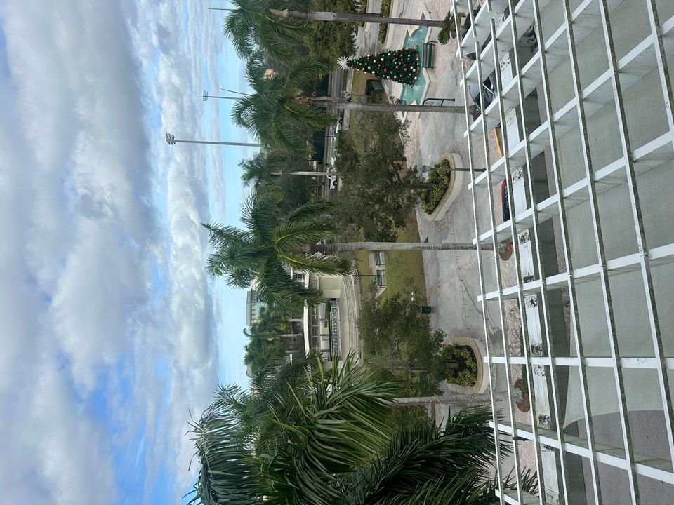 For Rent: $2,600 (2 beds, 1 baths, 968 Square Feet)