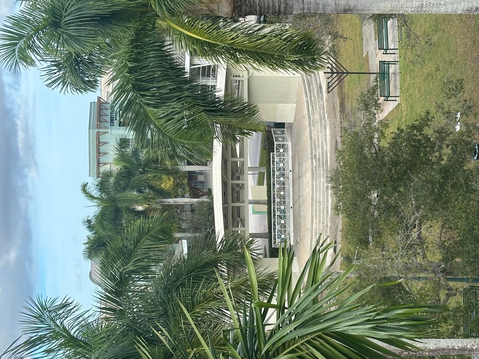 For Rent: $2,600 (2 beds, 1 baths, 968 Square Feet)