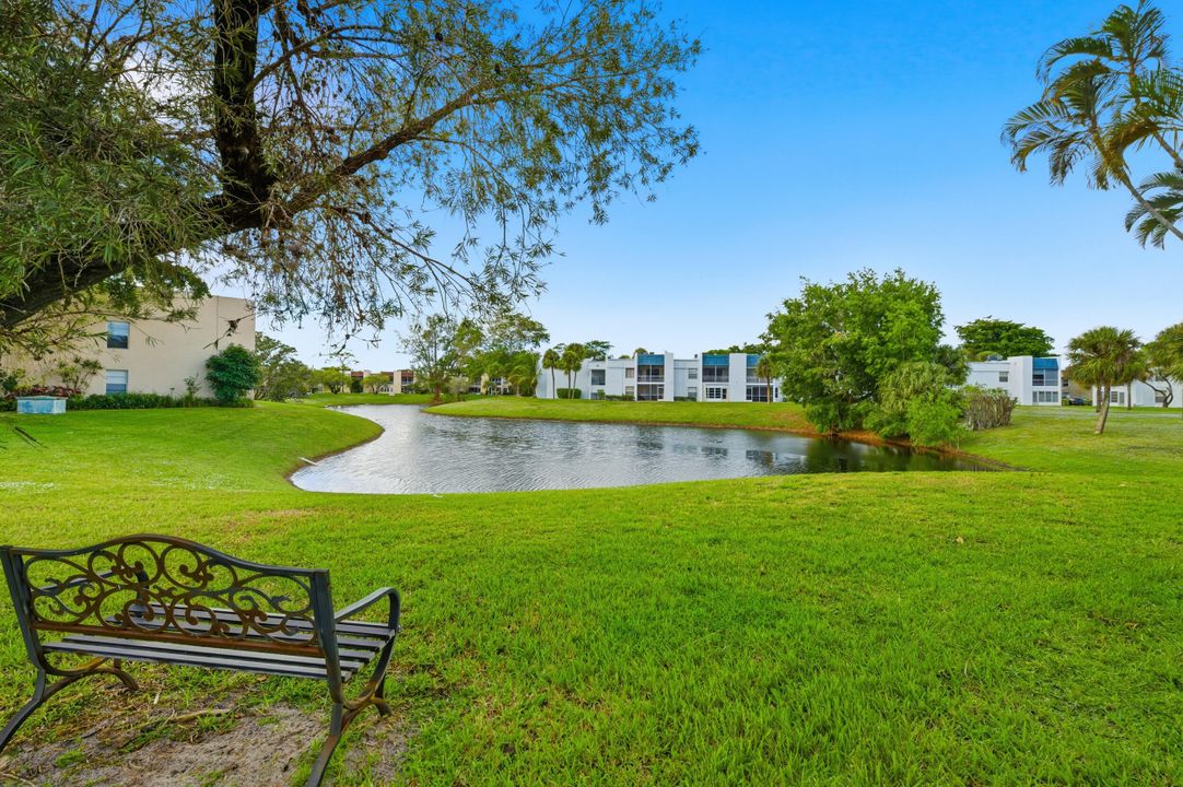 На продажу: $239,000 (2 спален, 2 ванн, 1024 Квадратных фут)