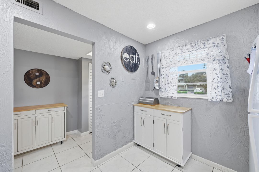 На продажу: $239,000 (2 спален, 2 ванн, 1024 Квадратных фут)