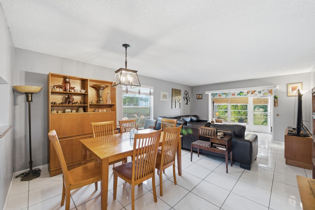 На продажу: $239,000 (2 спален, 2 ванн, 1024 Квадратных фут)