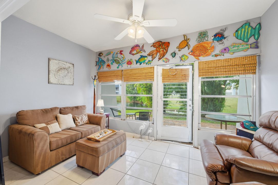 На продажу: $239,000 (2 спален, 2 ванн, 1024 Квадратных фут)