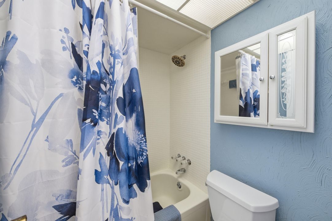 На продажу: $239,000 (2 спален, 2 ванн, 1024 Квадратных фут)