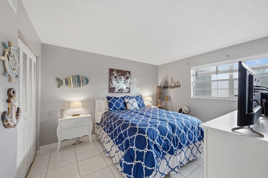 На продажу: $239,000 (2 спален, 2 ванн, 1024 Квадратных фут)