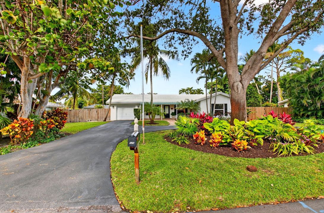 For Sale: $1,445,000 (3 beds, 2 baths, 1786 Square Feet)