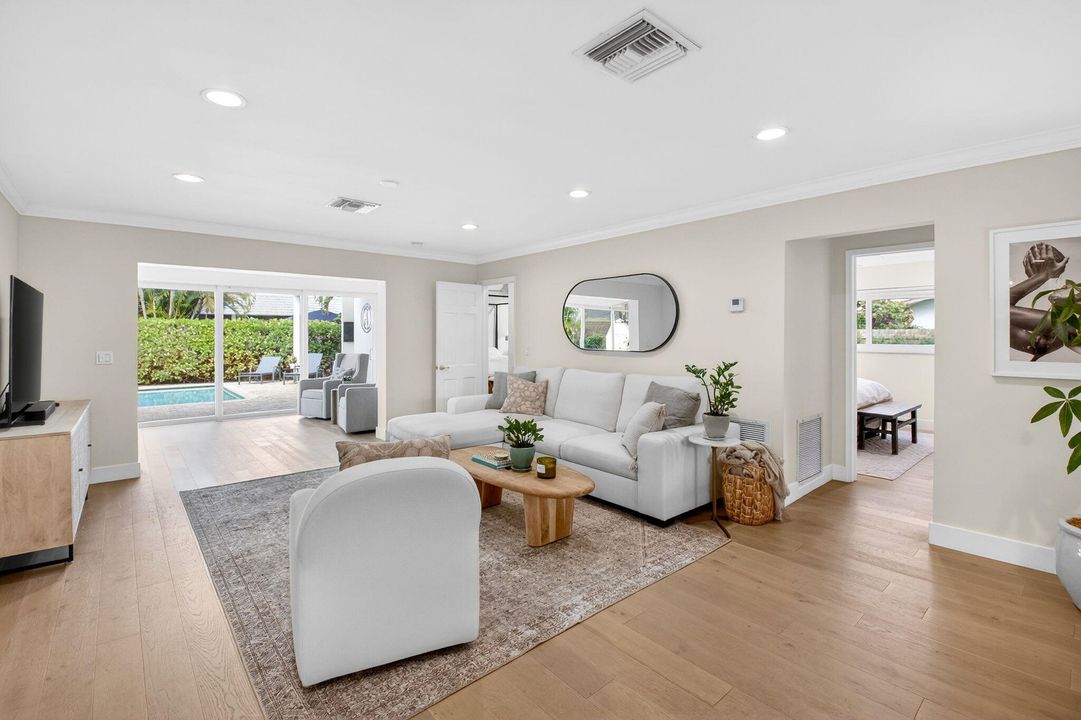 For Sale: $1,445,000 (3 beds, 2 baths, 1786 Square Feet)