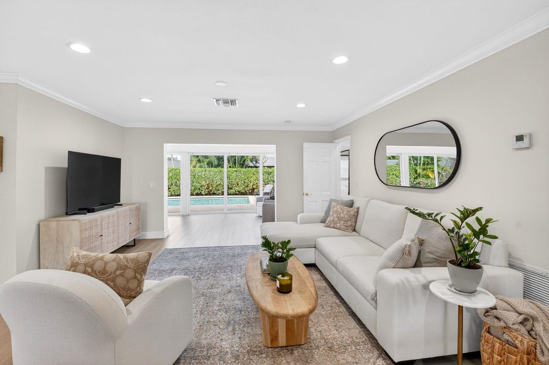 For Sale: $1,445,000 (3 beds, 2 baths, 1786 Square Feet)