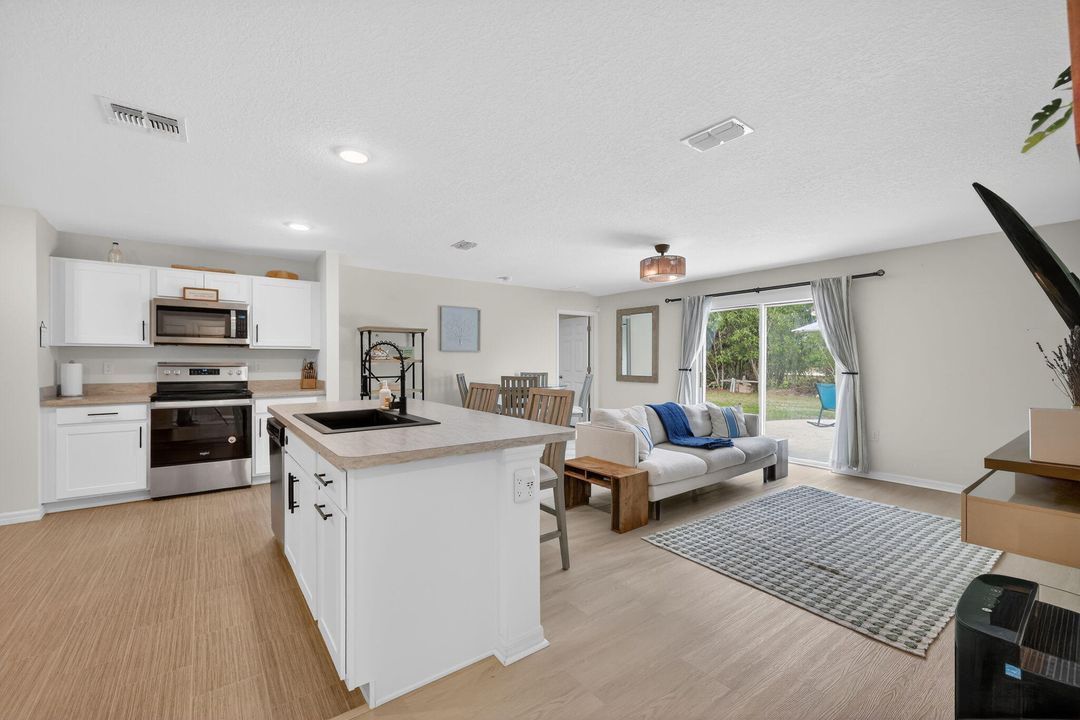 For Sale: $409,000 (4 beds, 2 baths, 1796 Square Feet)