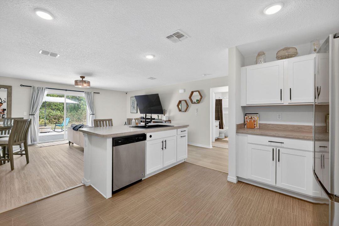 For Sale: $409,000 (4 beds, 2 baths, 1796 Square Feet)