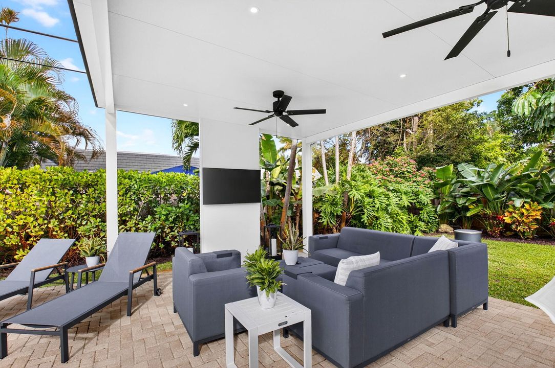 For Sale: $1,445,000 (3 beds, 2 baths, 1786 Square Feet)