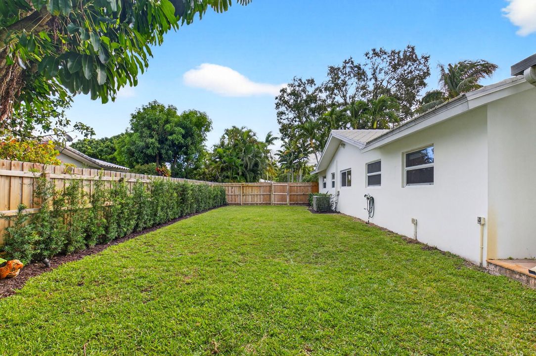For Sale: $1,445,000 (3 beds, 2 baths, 1786 Square Feet)