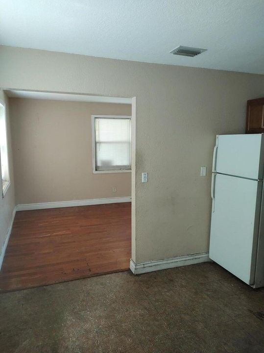 На продажу: $239,000 (2 спален, 1 ванн, 720 Квадратных фут)