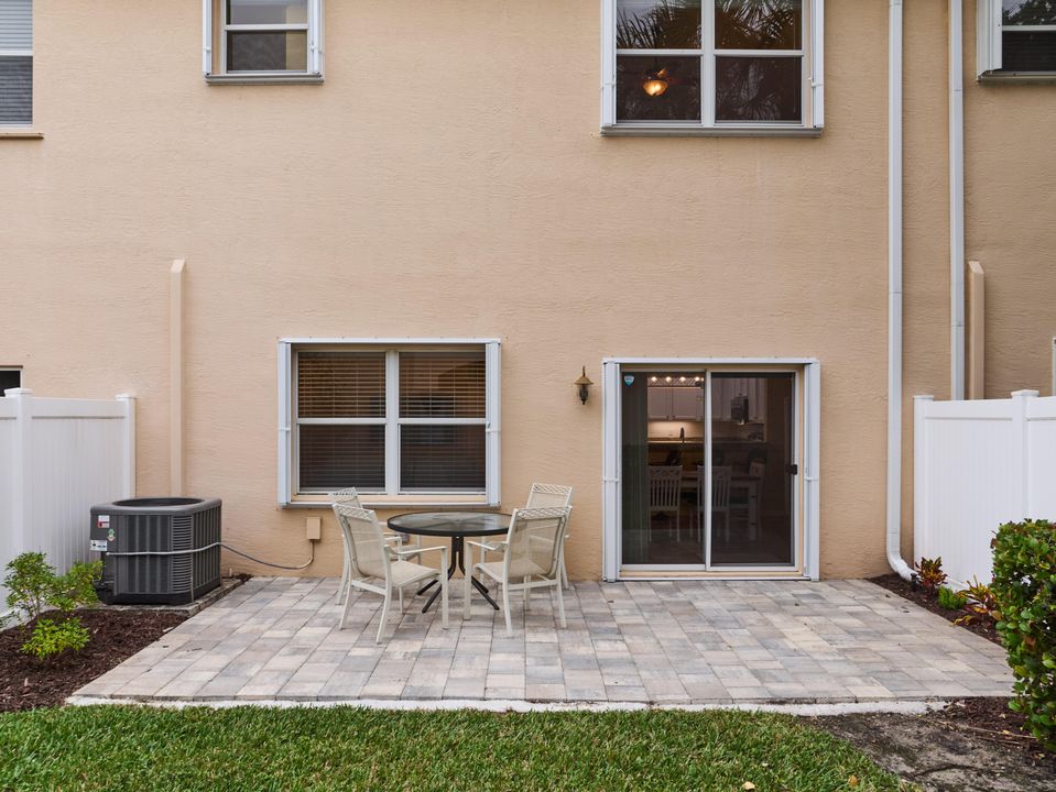 На продажу: $349,900 (3 спален, 2 ванн, 1753 Квадратных фут)