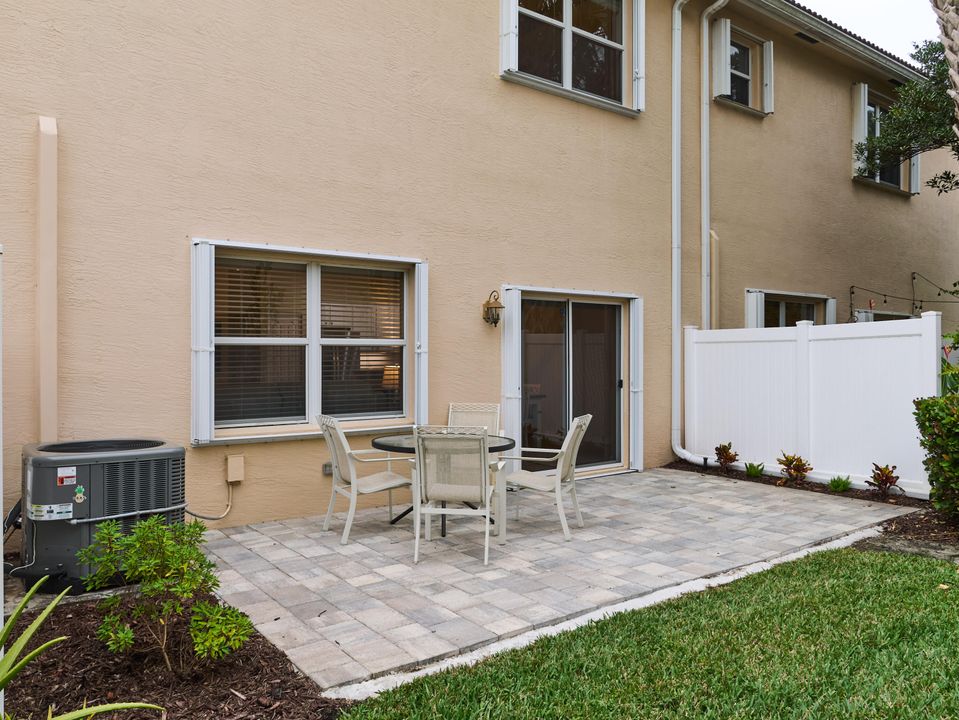 На продажу: $349,900 (3 спален, 2 ванн, 1753 Квадратных фут)