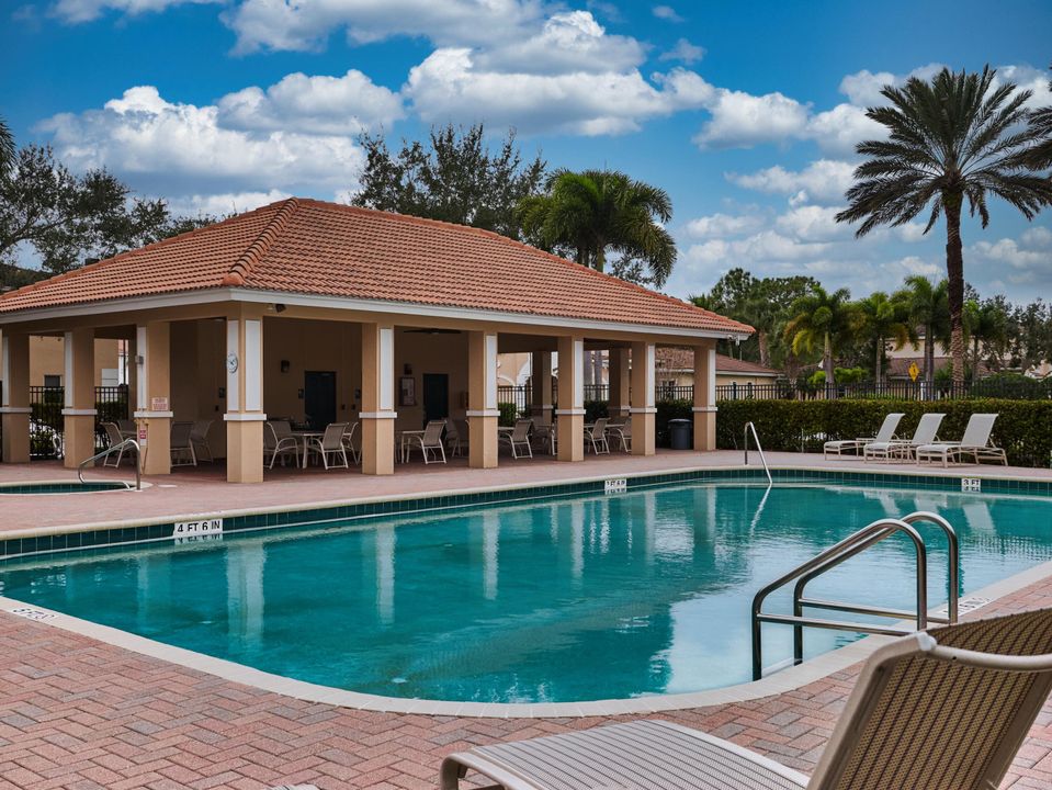 На продажу: $349,900 (3 спален, 2 ванн, 1753 Квадратных фут)