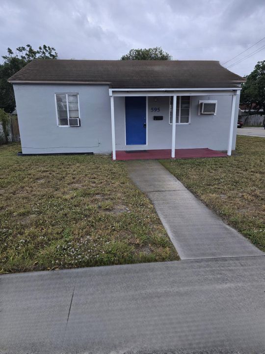 For Rent: $1,600 (2 beds, 1 baths, 720 Square Feet)