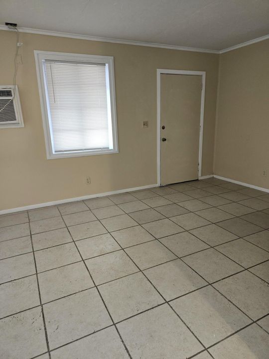 For Rent: $1,600 (2 beds, 1 baths, 720 Square Feet)