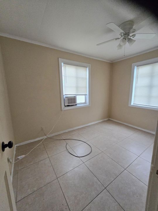 For Rent: $1,600 (2 beds, 1 baths, 720 Square Feet)