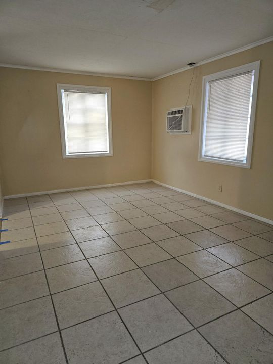 For Rent: $1,600 (2 beds, 1 baths, 720 Square Feet)