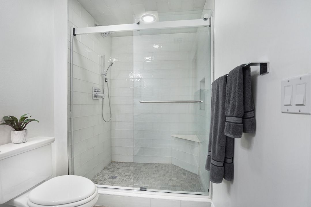 For Sale: $549,000 (2 beds, 2 baths, 1246 Square Feet)
