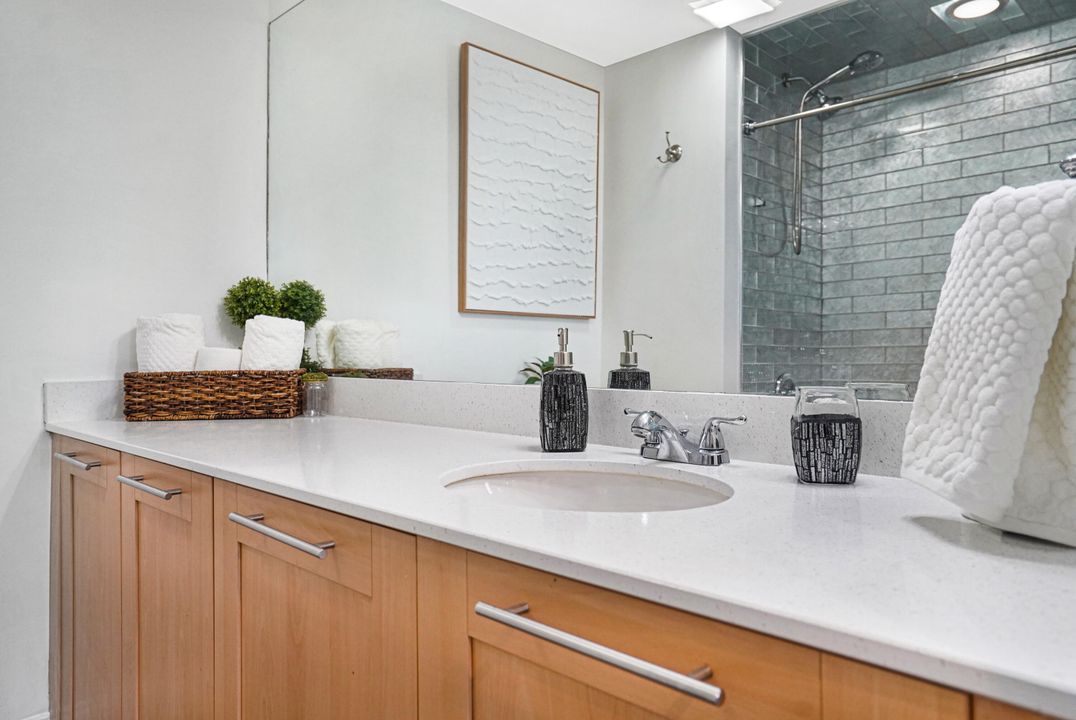 For Sale: $549,000 (2 beds, 2 baths, 1246 Square Feet)