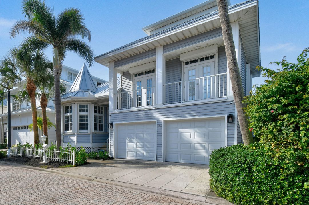 For Sale: $2,497,000 (4 beds, 2 baths, 2041 Square Feet)