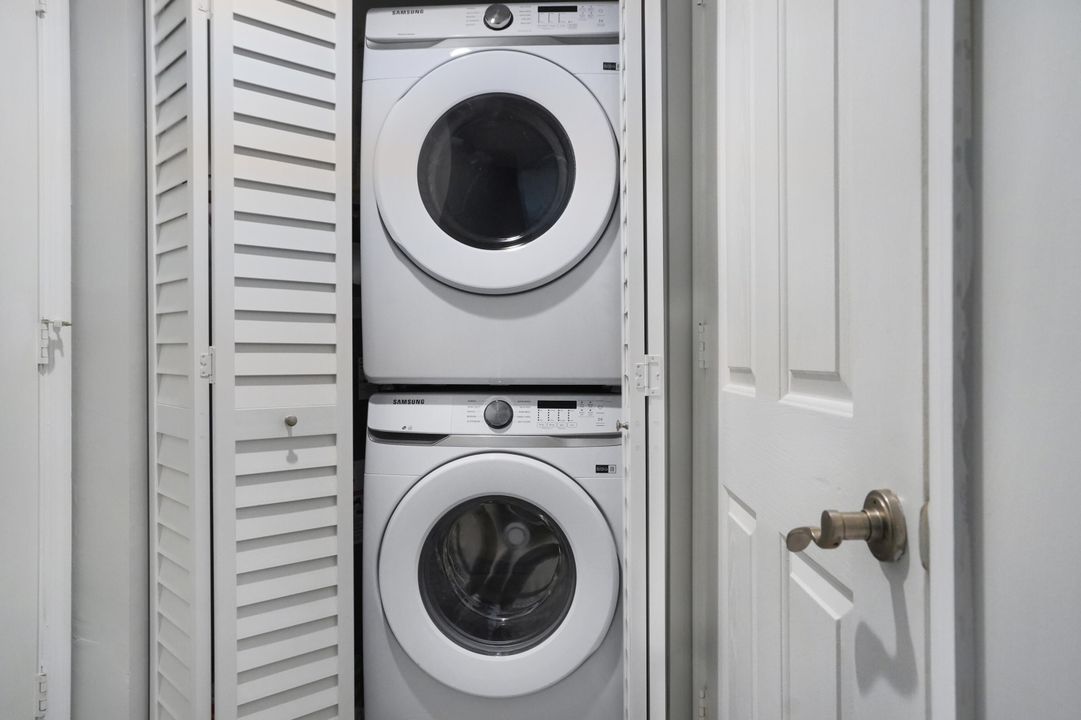 For Sale: $549,000 (2 beds, 2 baths, 1246 Square Feet)