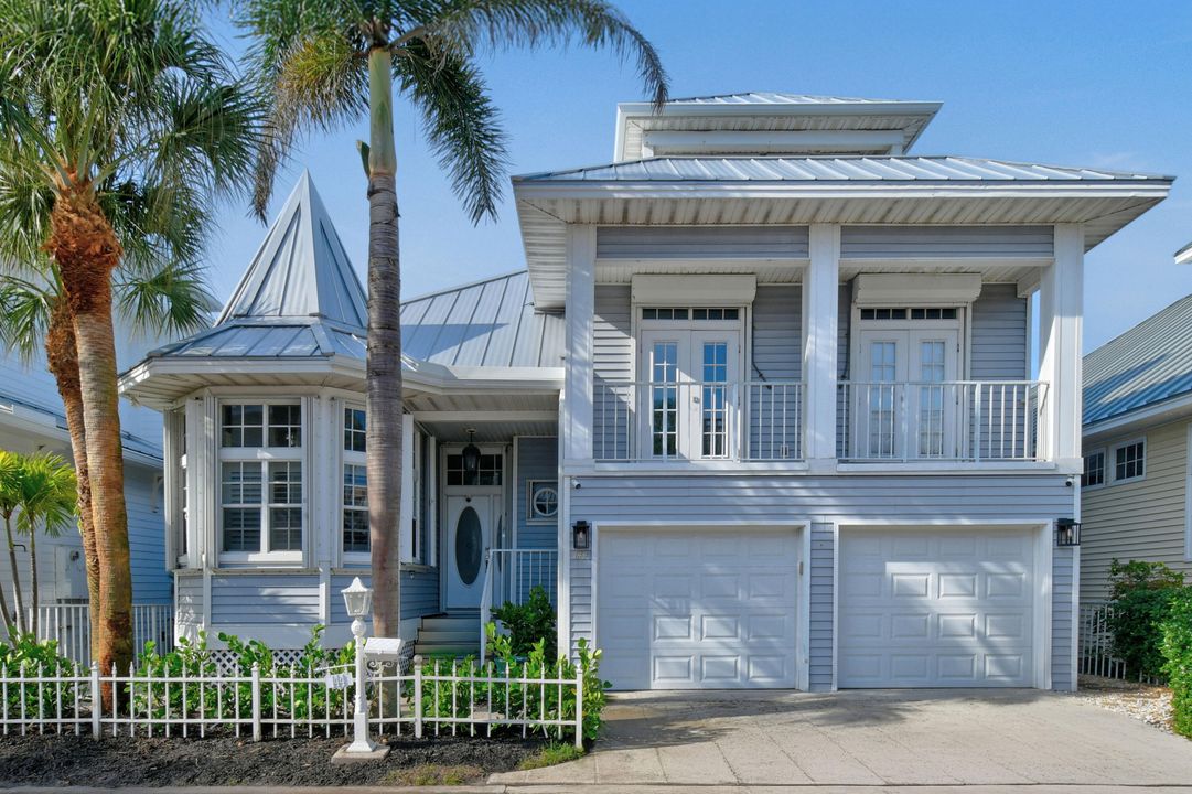 For Sale: $2,497,000 (4 beds, 2 baths, 2041 Square Feet)