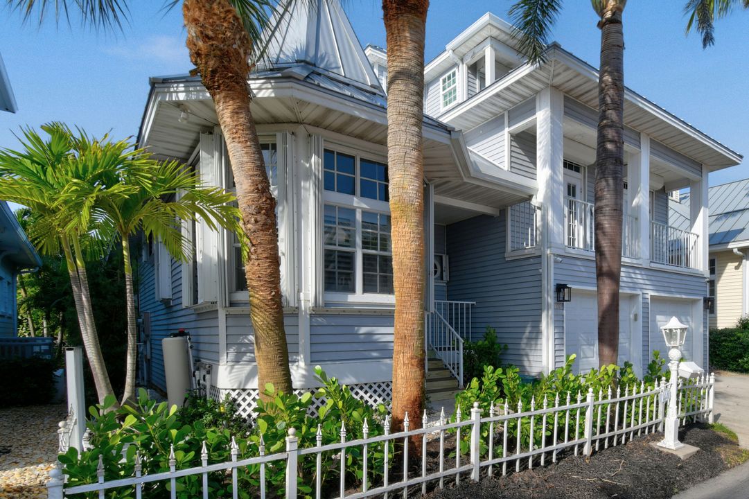 For Sale: $2,497,000 (4 beds, 2 baths, 2041 Square Feet)