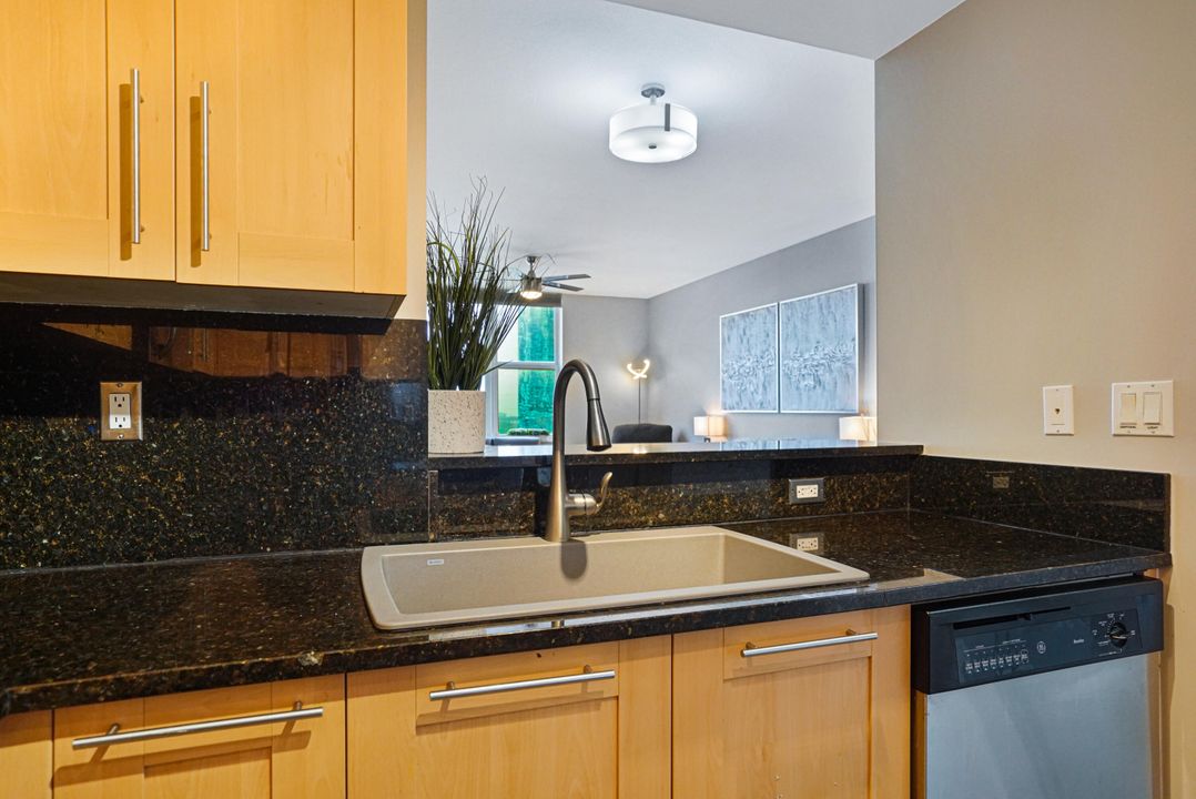 For Sale: $549,000 (2 beds, 2 baths, 1246 Square Feet)