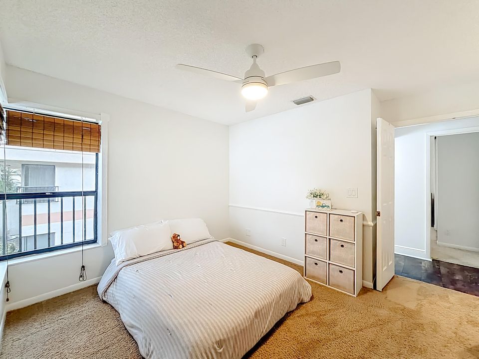 В аренду: $2,350 (3 спален, 2 ванн, 1120 Квадратных фут)