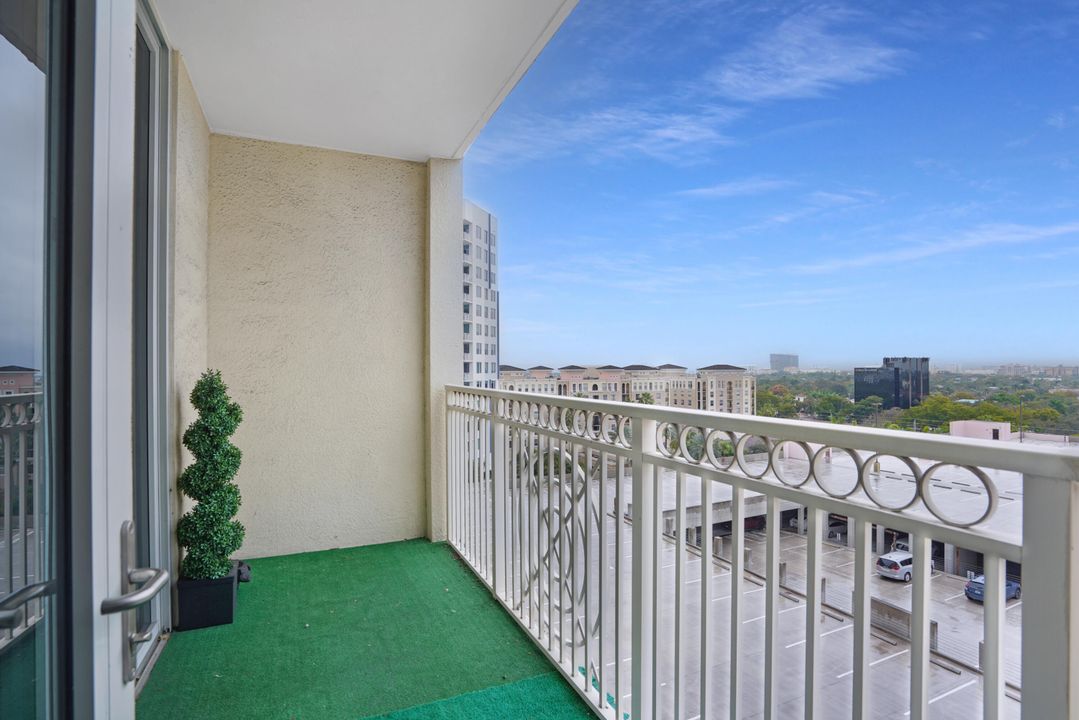 For Sale: $549,000 (2 beds, 2 baths, 1246 Square Feet)