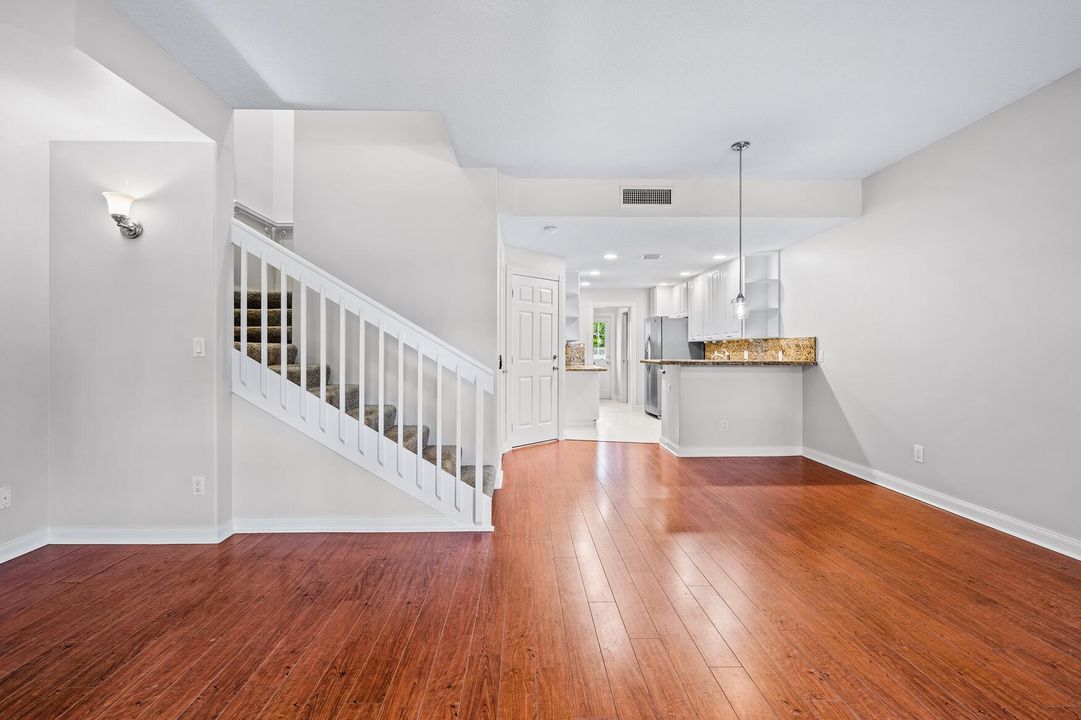 出租: $3,800 (3 贝兹, 2 浴室, 1670 平方英尺)