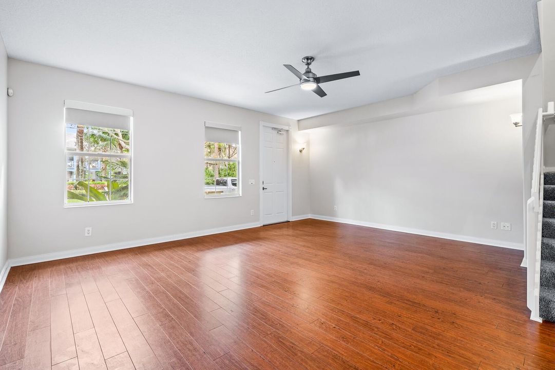 出租: $3,800 (3 贝兹, 2 浴室, 1670 平方英尺)