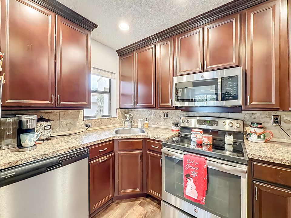 В аренду: $2,350 (3 спален, 2 ванн, 1120 Квадратных фут)