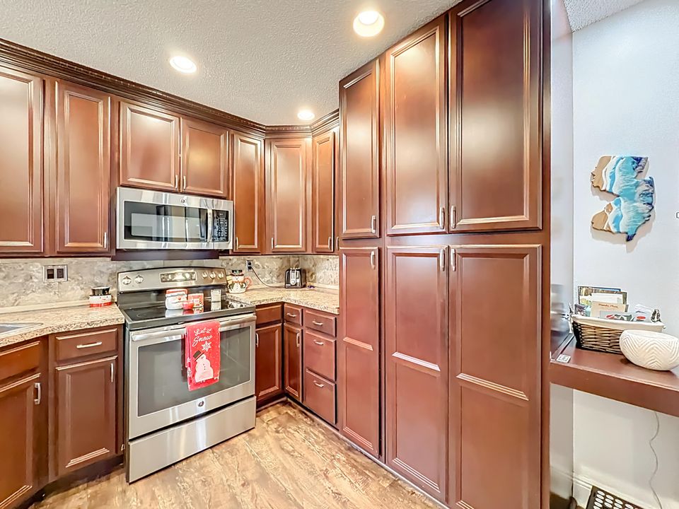 В аренду: $2,350 (3 спален, 2 ванн, 1120 Квадратных фут)