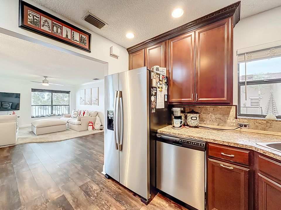 В аренду: $2,350 (3 спален, 2 ванн, 1120 Квадратных фут)