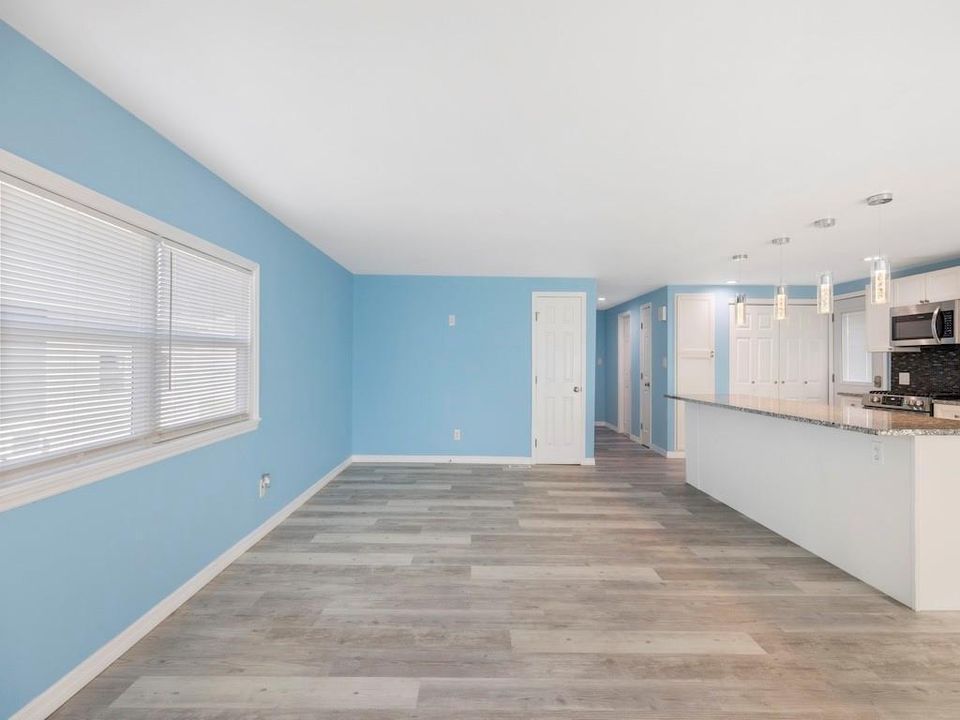 For Sale: $169,000 (2 beds, 2 baths, 1152 Square Feet)