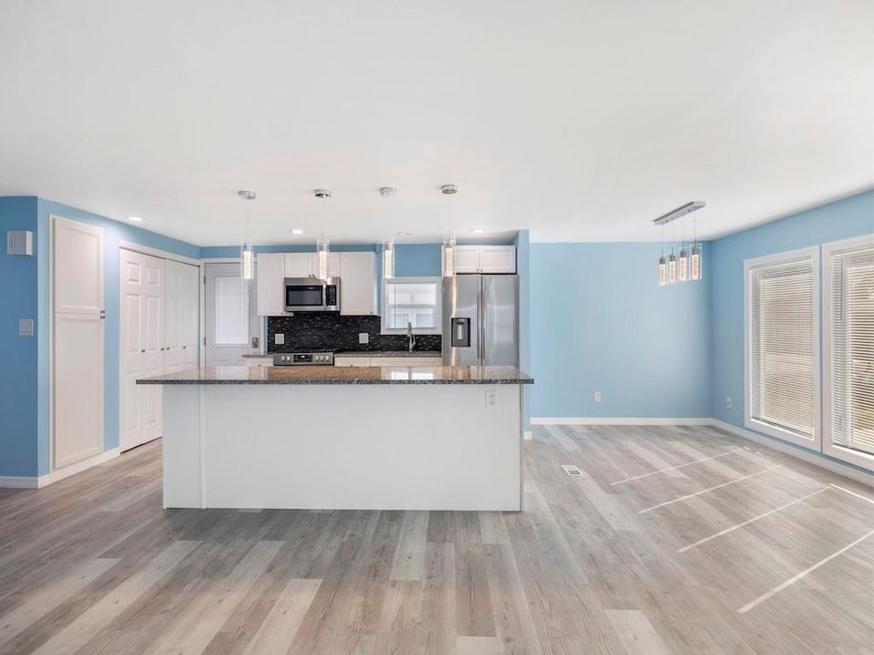 For Sale: $169,000 (2 beds, 2 baths, 1152 Square Feet)