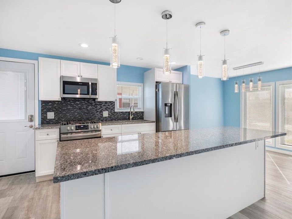 For Sale: $169,000 (2 beds, 2 baths, 1152 Square Feet)