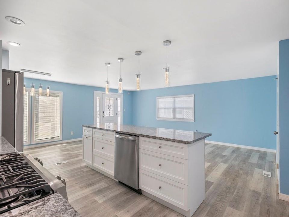 For Sale: $169,000 (2 beds, 2 baths, 1152 Square Feet)