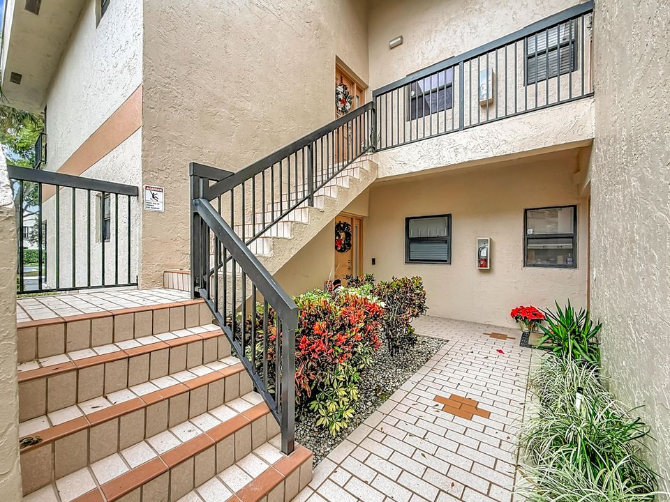 В аренду: $2,350 (3 спален, 2 ванн, 1120 Квадратных фут)