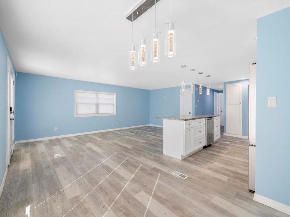 For Sale: $169,000 (2 beds, 2 baths, 1152 Square Feet)